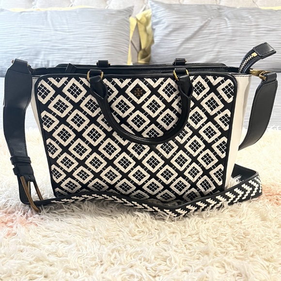 New Authentic TORY BURCH Small Robinson Woven Leather Tote - Picture 2 of 7